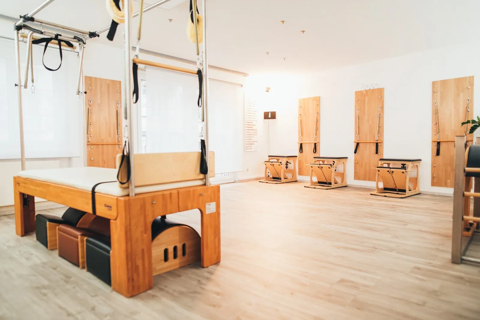 Le studio Espace Pilates 1814 — Cadillac, chairs et wall units
